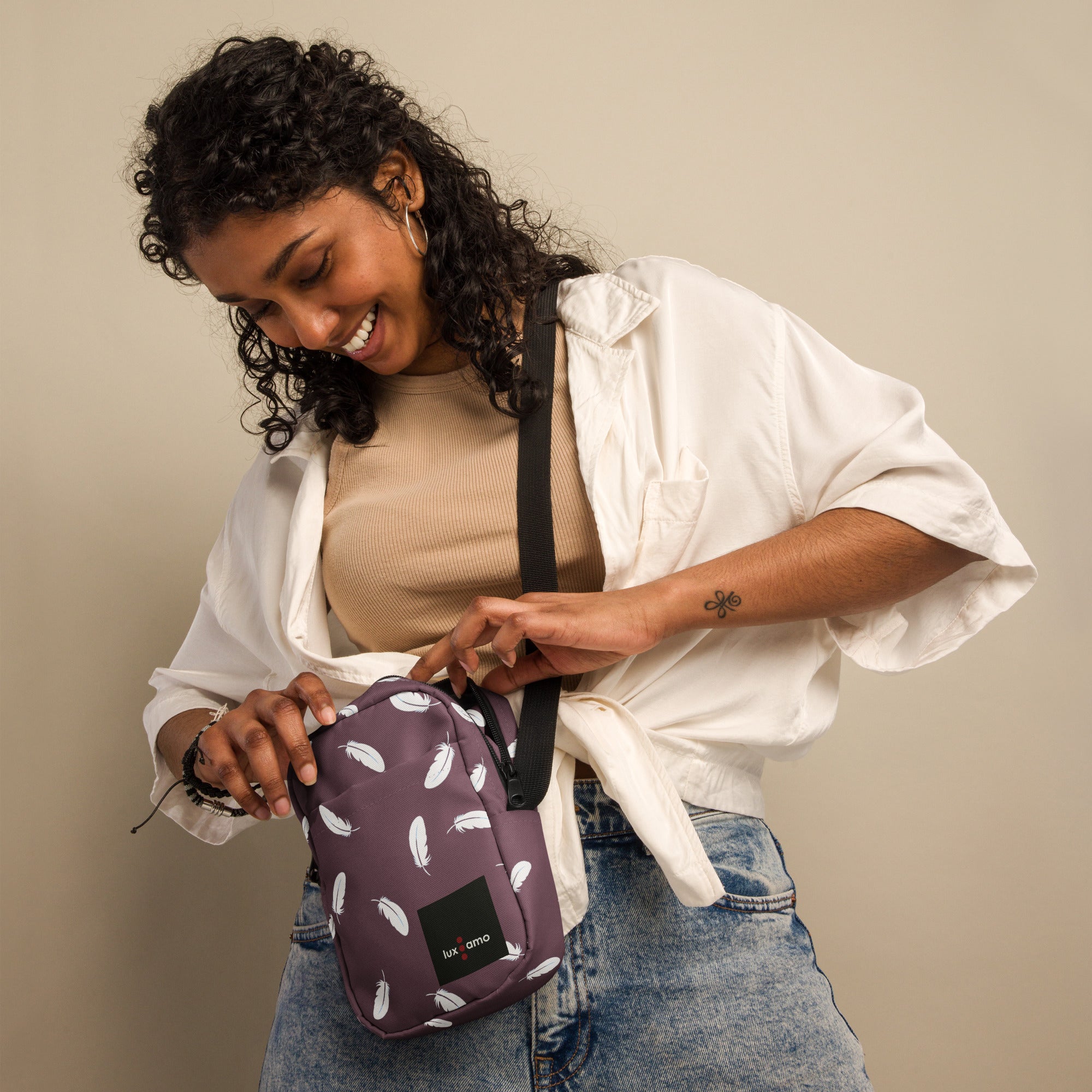 Utility crossbody bag - Feather in maroon